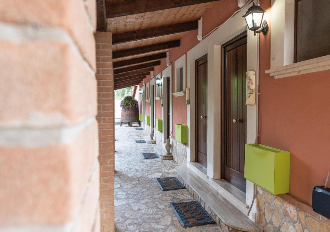 Postiglione Il Sorgituro - Agriturismo מראה חיצוני תמונה